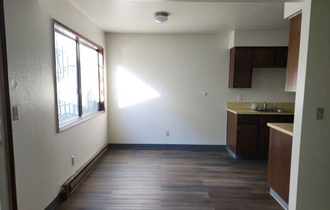 2 beds, 1.5 baths, 1,020 sqft, $1,300, Unit #E