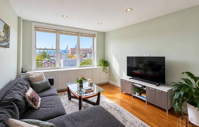 1 bed, 1 bath, 710 sqft, $2,850, Unit 4D