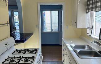 2 beds, 1 bath, $2,350