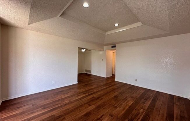 2 beds, 1 bath, $1,295