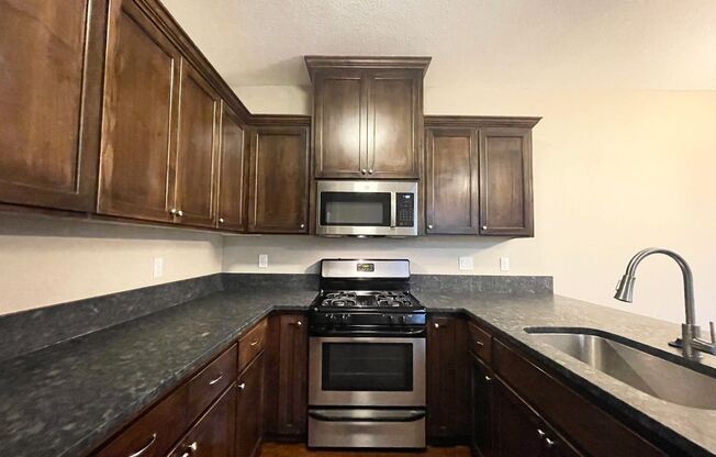 3 beds, 2.5 baths, 1,350 sqft, $2,350, Unit 6