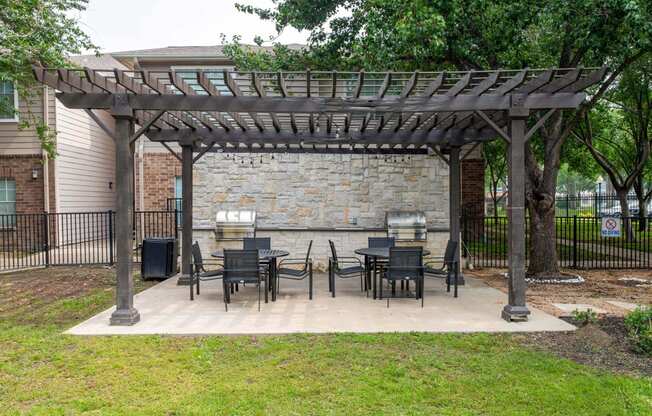 Pet-Friendly Apartments in Houston, TX – Westchase Forest – Photo of BBQ Grill and Picnic Tables