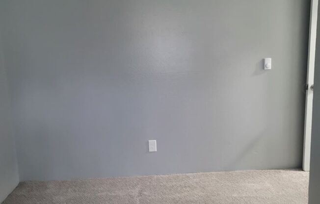 3 beds, 1 bath, 890 sqft, $1,700, Unit 505 H2