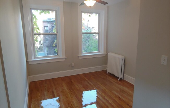 2 beds, 1 bath, $3,400, Unit 14