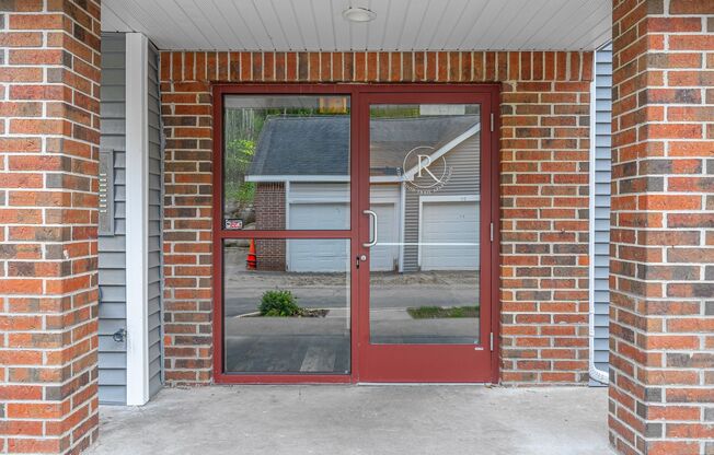 2 beds, 2 baths, 900 sqft, $1,699, Unit 1510 - 103