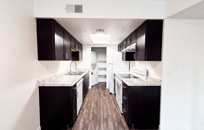 2 beds, 1 bath, 950 sqft, $1,225, Unit 107