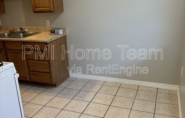 2 beds, 1 bath, 700 sqft, $1,175, Unit 7