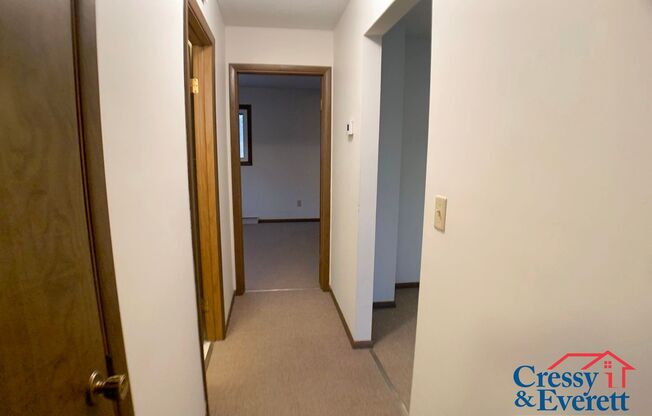 2 beds, 1 bath, $1,300