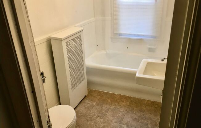 Studio, 1 bath, 369 sqft, $999, Unit 1B