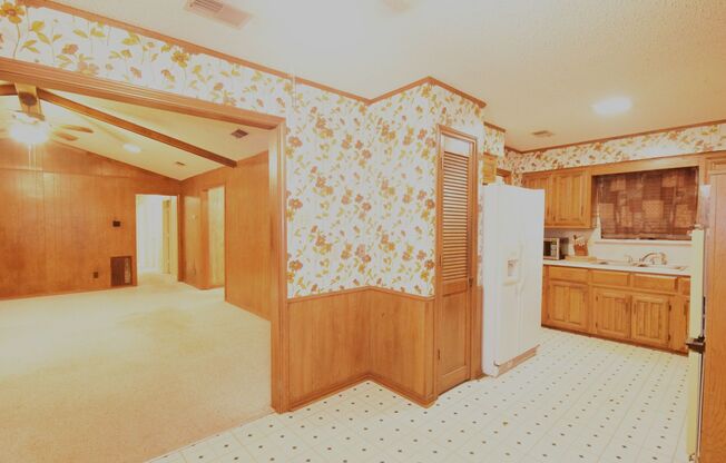 Welcome to 1045 Briarwood Ln!