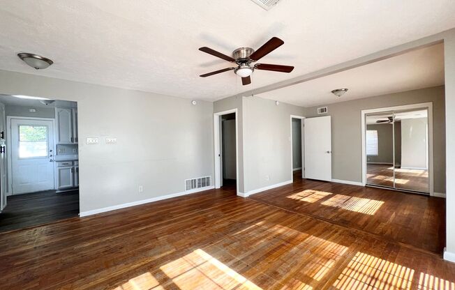 ADORABLE 3 bedroom 1.5 bath in Arlington!