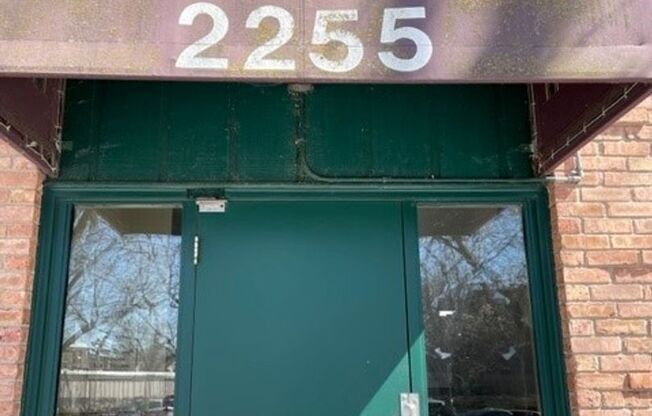 2 beds, 1 bath, 925 sqft, $1,275, Unit 2255-001