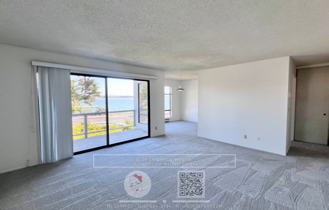 Waterfront 1 bedroom located at the resort style Watergate complex included ameneties, water, garbage, parking!