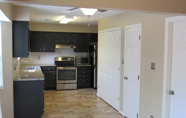 3 beds, 2.5 baths, $2,600