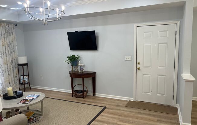 Beautifully Updated 3-Bedroom in Bridgepointe