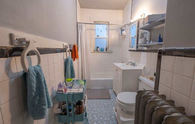5 beds, 2 baths, 2,000 sqft, $3,800, Unit 2