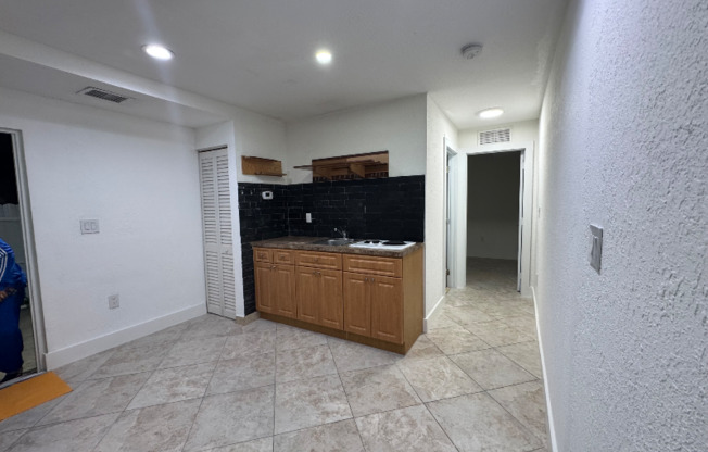 1521 E 7 CT