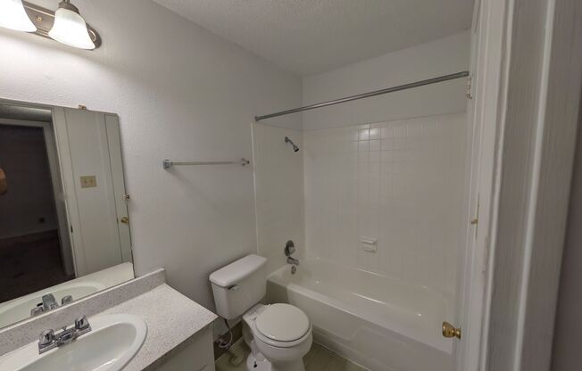 1 bed, 1 bath, 784 sqft, $800, Unit 53-B