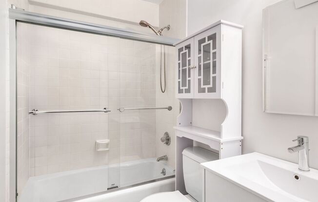 2 beds, 1 bath, $3,995, Unit 11F