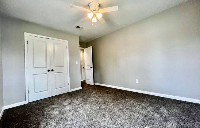 2 beds, 1 bath, 820 sqft, $815, Unit Unit 4