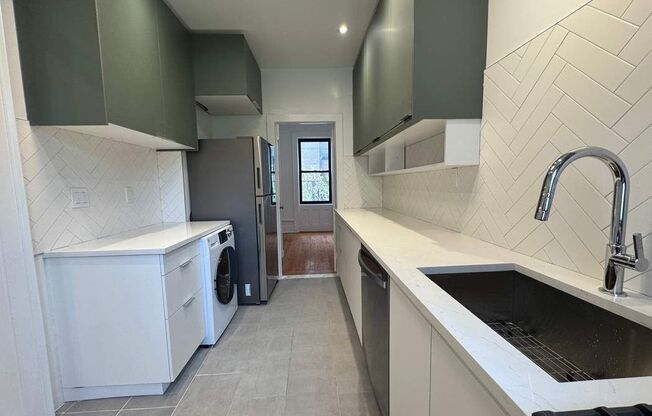 31 E 127 ST