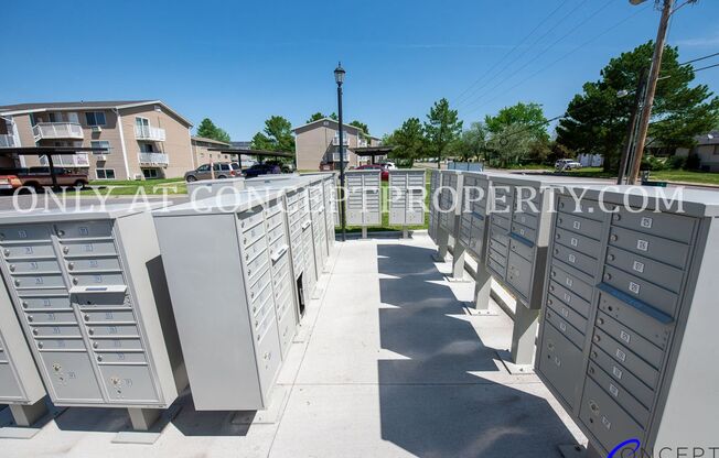 2 beds, 1 bath, 840 sqft, $1,099, Unit 77