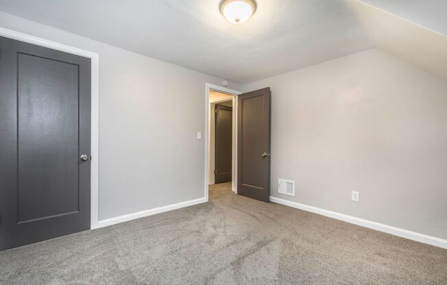 2 beds, 1 bath, $1,599