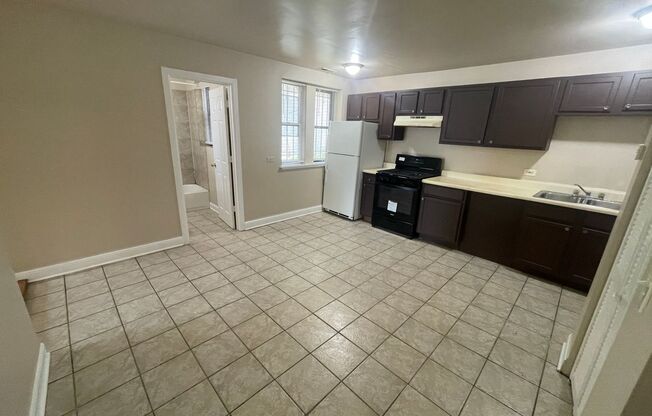 1 bed, 1 bath, $1,000, Unit 4850 #G1