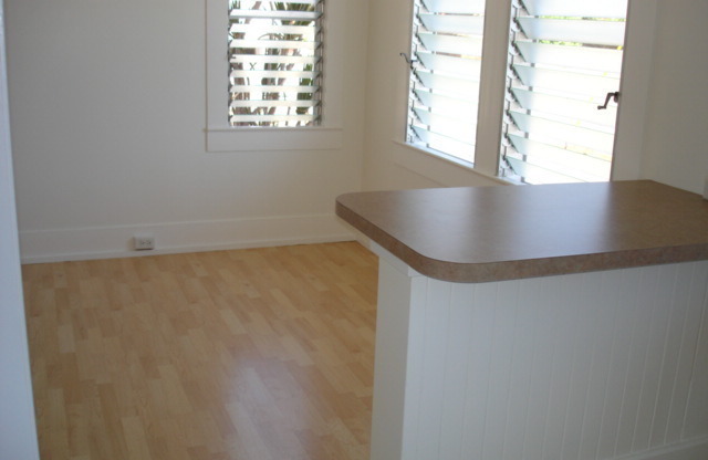 Charming 3 bedroom, 1 bath house with garage in Kaimuki!