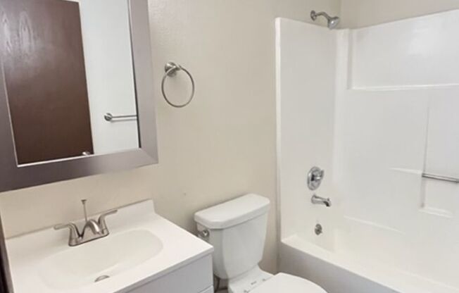 2 beds, 1 bath, $1,500, Unit #06