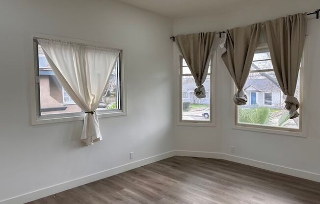 3/3 Modern Downtown Victorian w/ detached 2 Car Garage.  1160 Sherman St