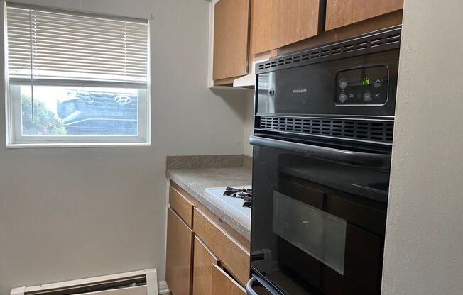 2 beds, 1.5 baths, 850 sqft, $1,795, Unit A03