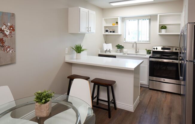 2 beds, 1 bath, 850 sqft, $1,099, Unit 122