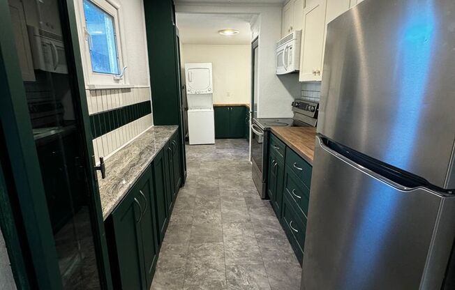 3 beds, 1 bath, $2,300