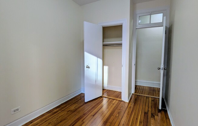 2 beds, 1 bath, $3,350, Unit 2D