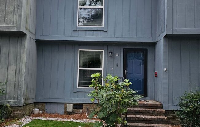 2 beds, 2 baths, $1,600, Unit B