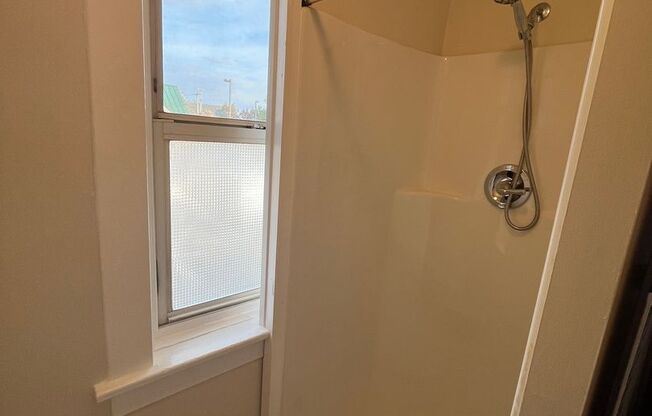 Studio, 1 bath, 350 sqft, $850, Unit 7