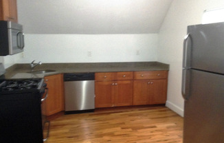 3 beds, 1 bath, $3,418, Unit 3