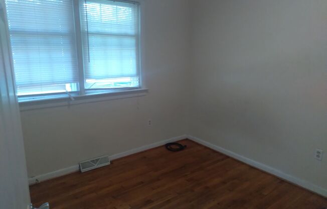 3 beds, 1 bath, $1,580