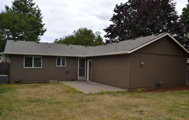 3 BEDROOM 2 BATH SINGLE LEVEL HOUSE LOCATED IN SOUTH SALEM
