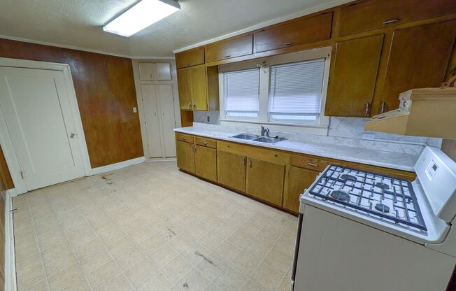 1269 Oregon Ave., Beaumont, TX 77705