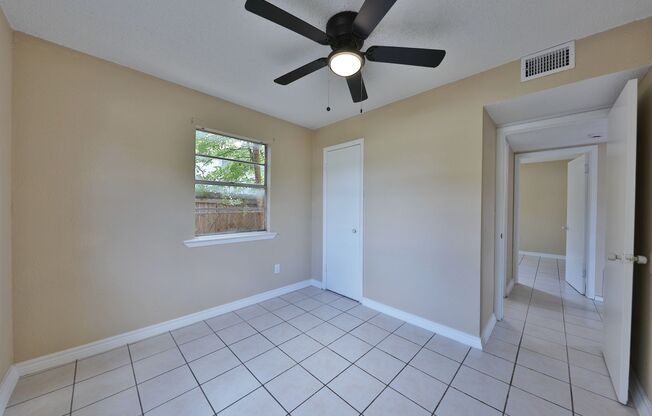 2 beds, 1 bath, $925, Unit 2