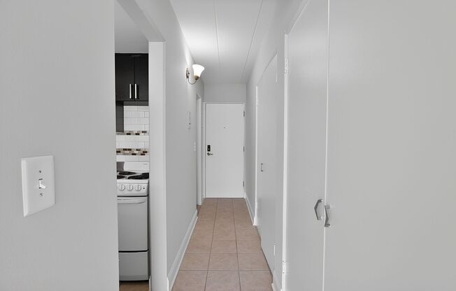 Studio, 1 bath, 359 sqft, $1,475, Unit 4E