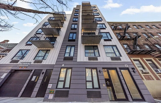 2 beds, 1 bath, $4,300, Unit 5F