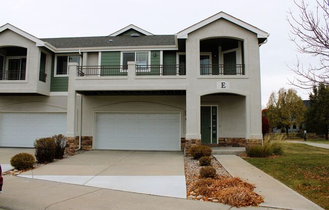 Stunning Modern Condo in Prime Fort Collins Location  ***Winter Move in Special- $500 Off First Month's Rent!!***