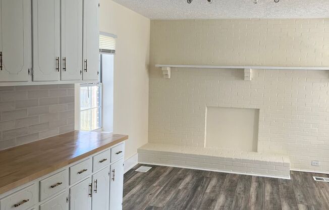 Adorable Cottage in East Nashville, Newly Renovated w 4 Bedrooms/ 2 Baths