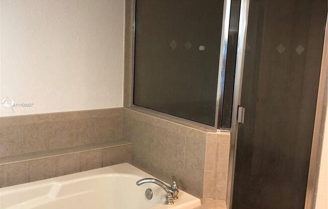 Three Bedroom unit in Victoria Park - Pinecrest Village