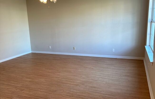 3 beds, 1 bath, $1,300