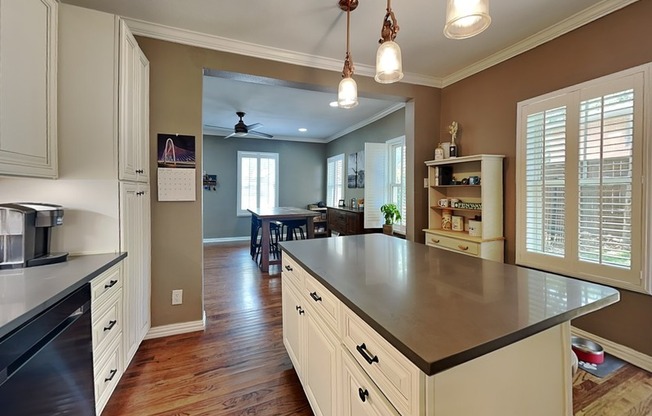 1004 MORELAND AVE