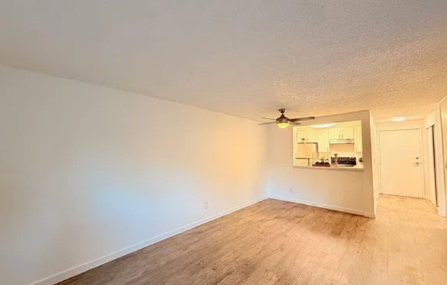 2 beds, 1 bath, $2,250, Unit 220